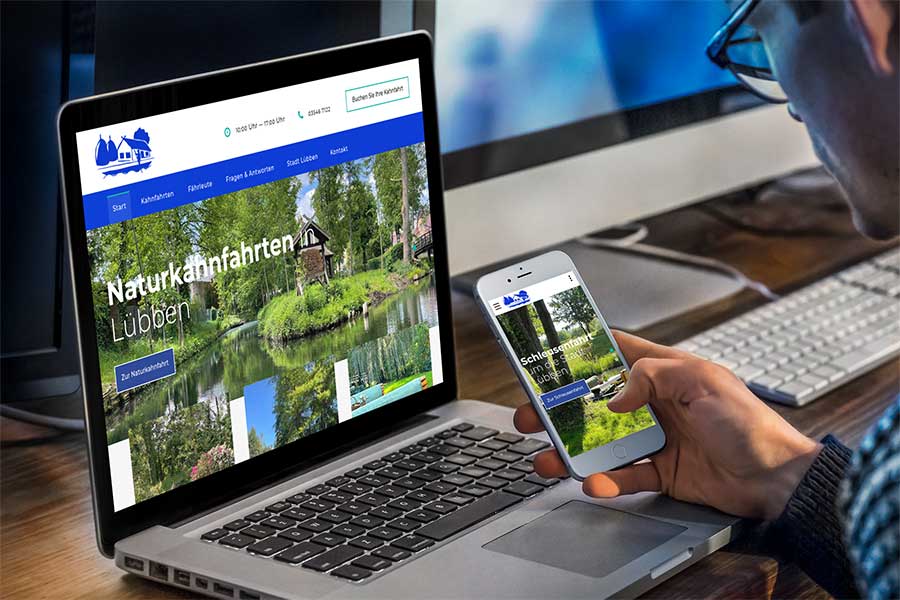 Websiteansicht am Desktop und Smartphone